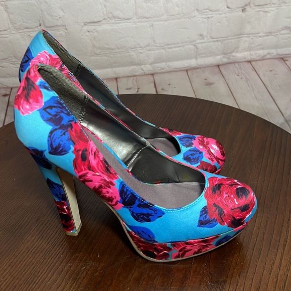 Madden Girl Shoes - 8 MADDEN GIRL Mellony floral platform high heels